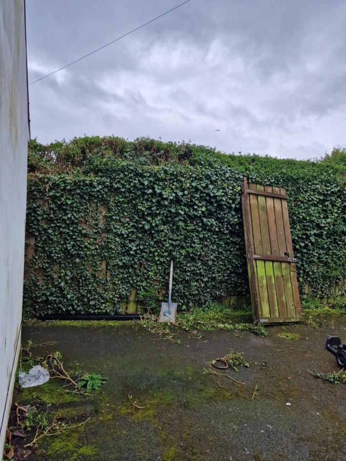 Albergue Aunty Katie'S House, Ni Tourist Board Certified & Located On The Main Oldpark Road To Belfast, With Free Continental Breakfast & Free Ultra Fast Sky Internet, Free Sky Sports & Free Sky Cinema, Self-Check In After 10Pm Gmt Exterior foto