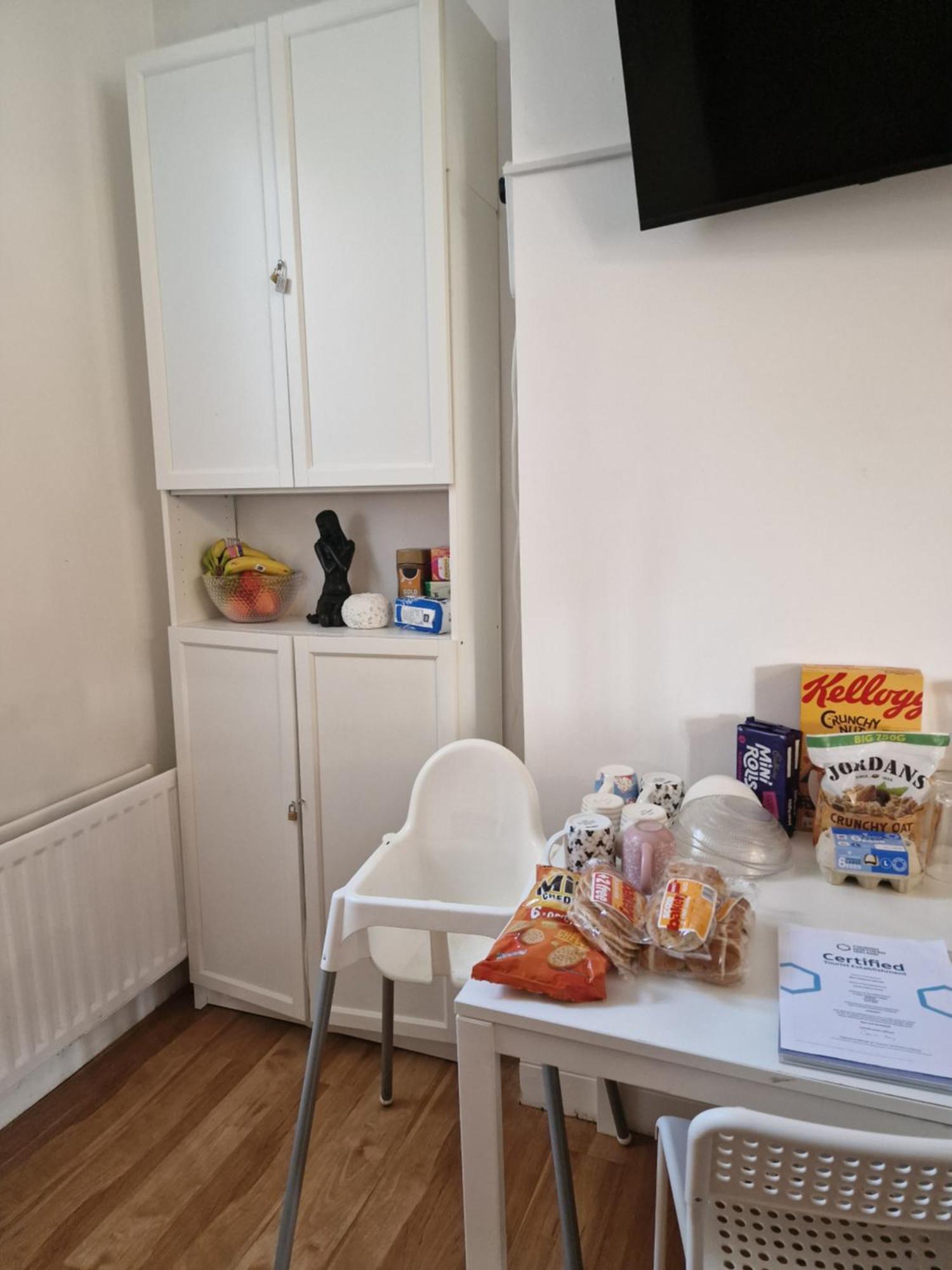Albergue Aunty Katie'S House, Ni Tourist Board Certified & Located On The Main Oldpark Road To Belfast, With Free Continental Breakfast & Free Ultra Fast Sky Internet, Free Sky Sports & Free Sky Cinema, Self-Check In After 10Pm Gmt Exterior foto