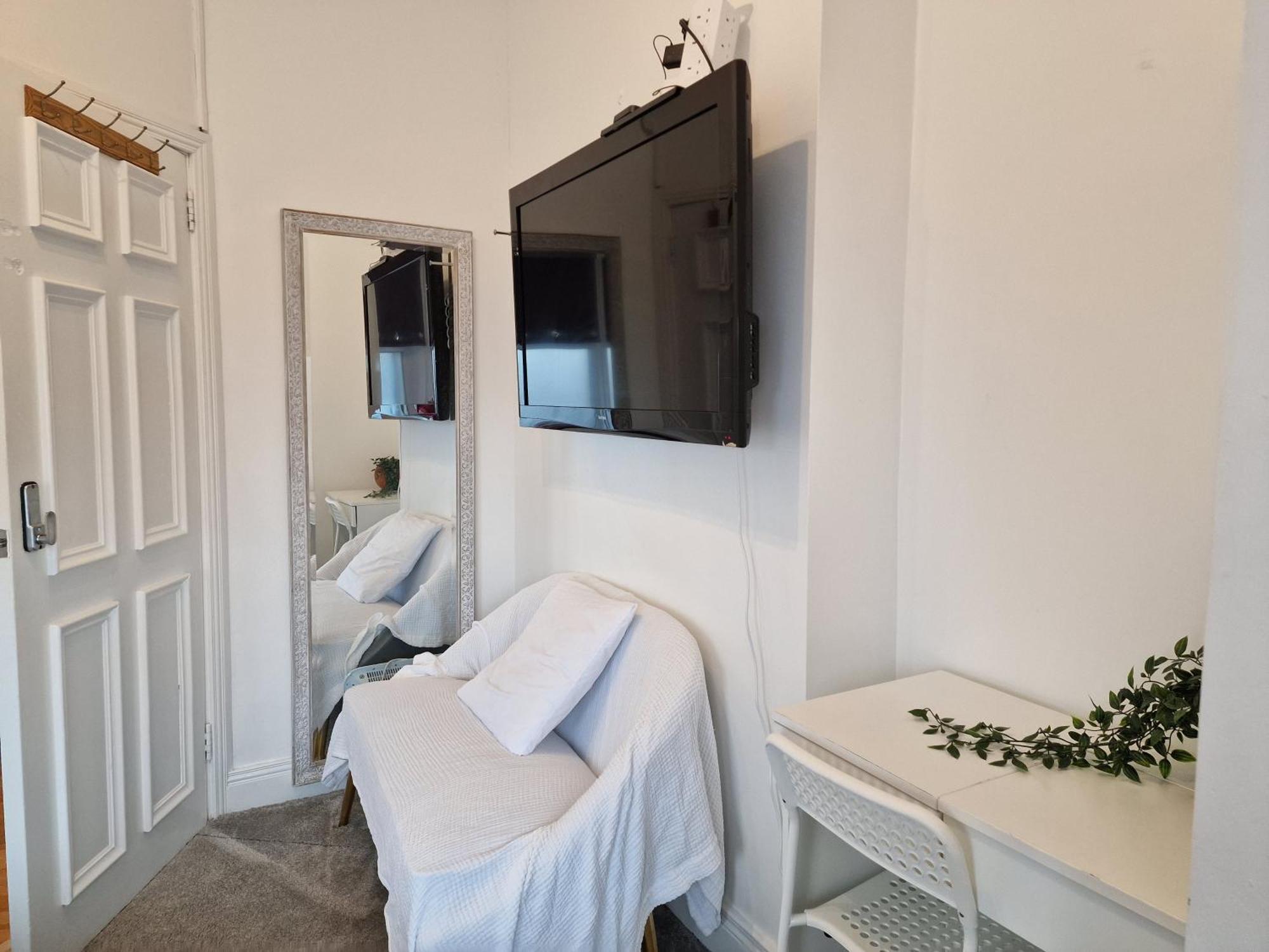 Albergue Aunty Katie'S House, Ni Tourist Board Certified & Located On The Main Oldpark Road To Belfast, With Free Continental Breakfast & Free Ultra Fast Sky Internet, Free Sky Sports & Free Sky Cinema, Self-Check In After 10Pm Gmt Exterior foto